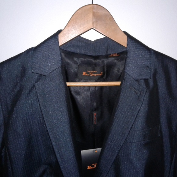 BEN SHERMAN. Navy pinstriped blazer with sheen. XL - Picture 2 of 4